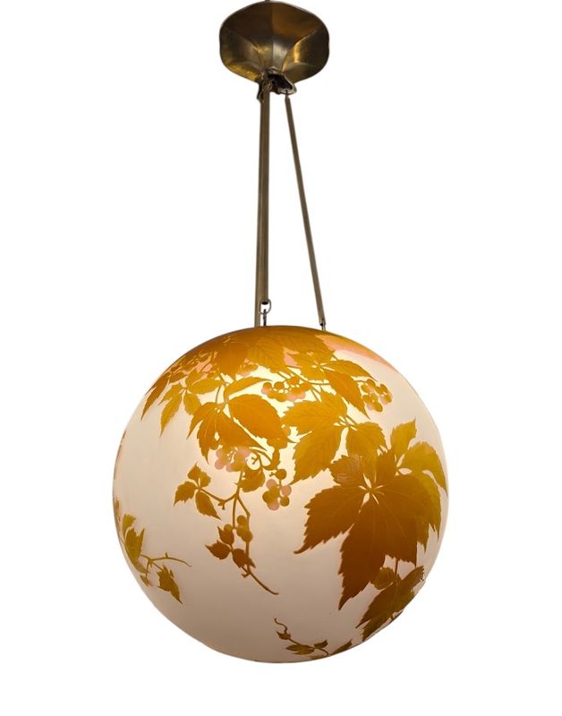 Emile Gallé Suspension Globe “Vigne Vierge”