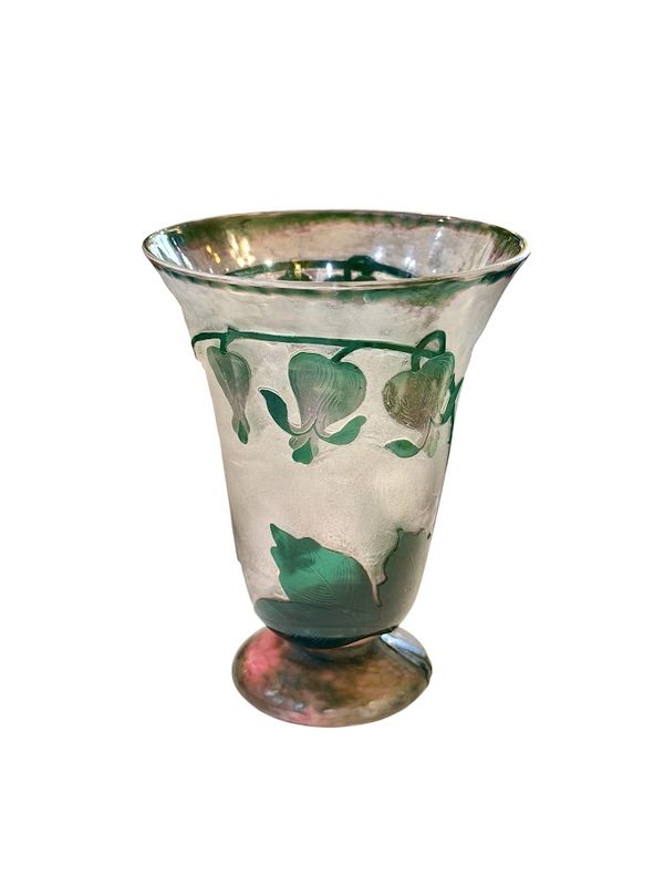 Daum Nancy Vase Cornet "Cœurs de Marie"